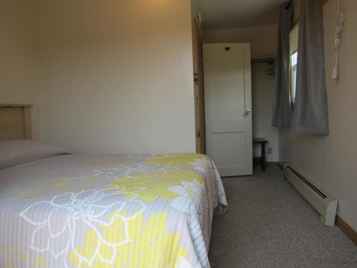 Acadia Gateway Motel Трентън Екстериор снимка
