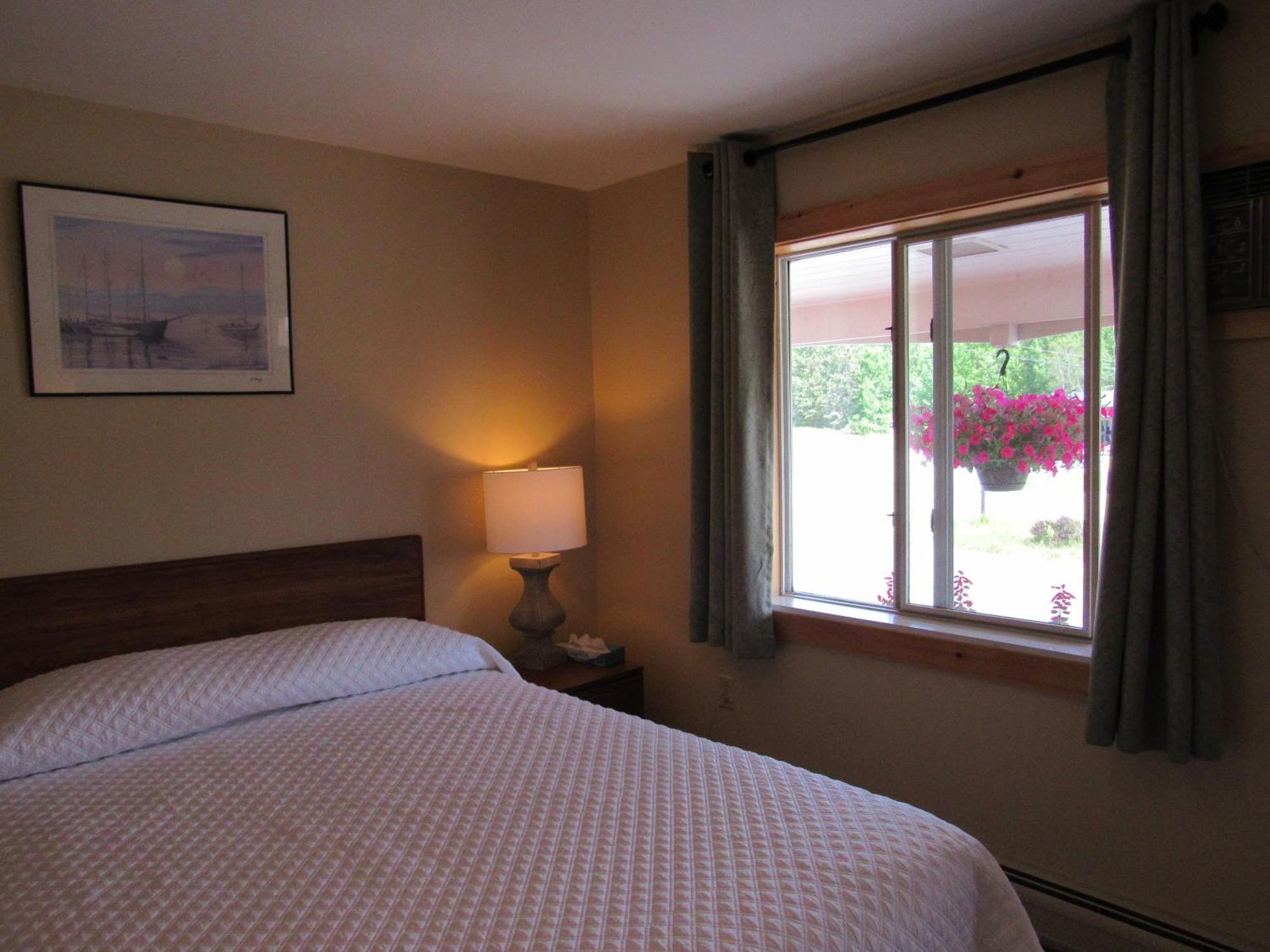 Acadia Gateway Motel Трентън Екстериор снимка