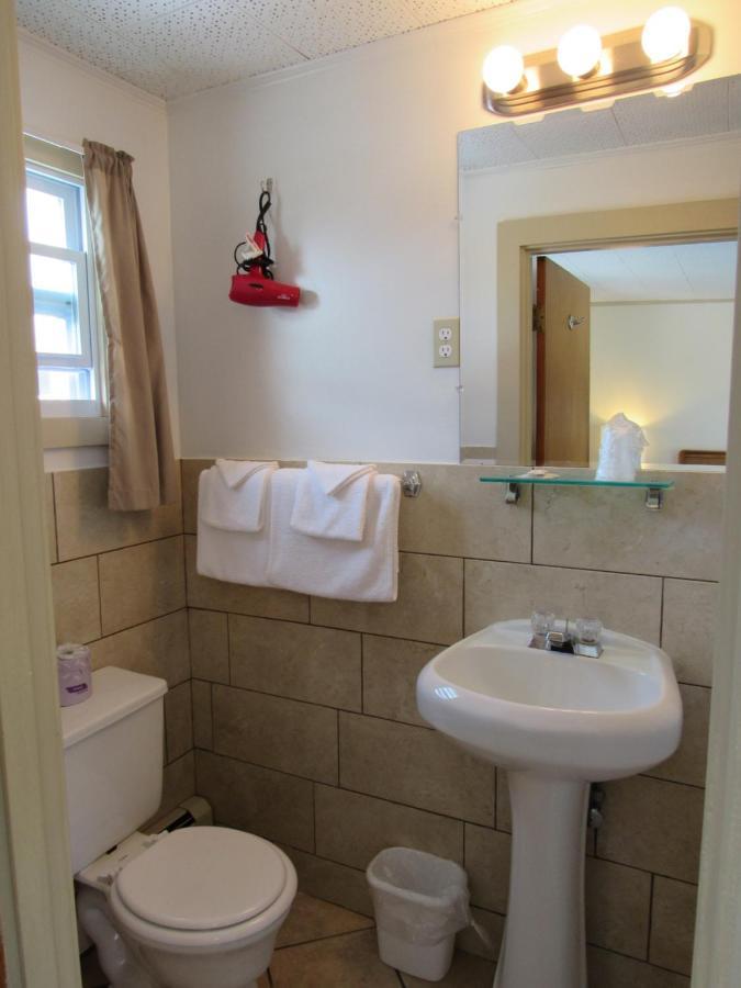 Acadia Gateway Motel Трентън Екстериор снимка