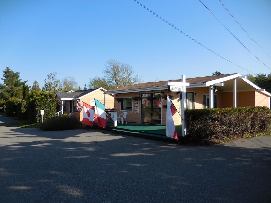 Acadia Gateway Motel Трентън Екстериор снимка