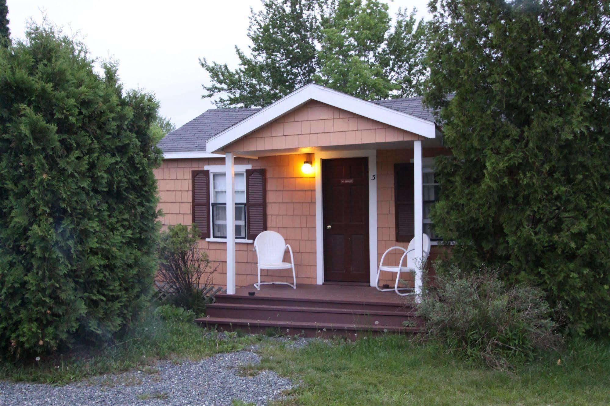 Acadia Gateway Motel Трентън Екстериор снимка