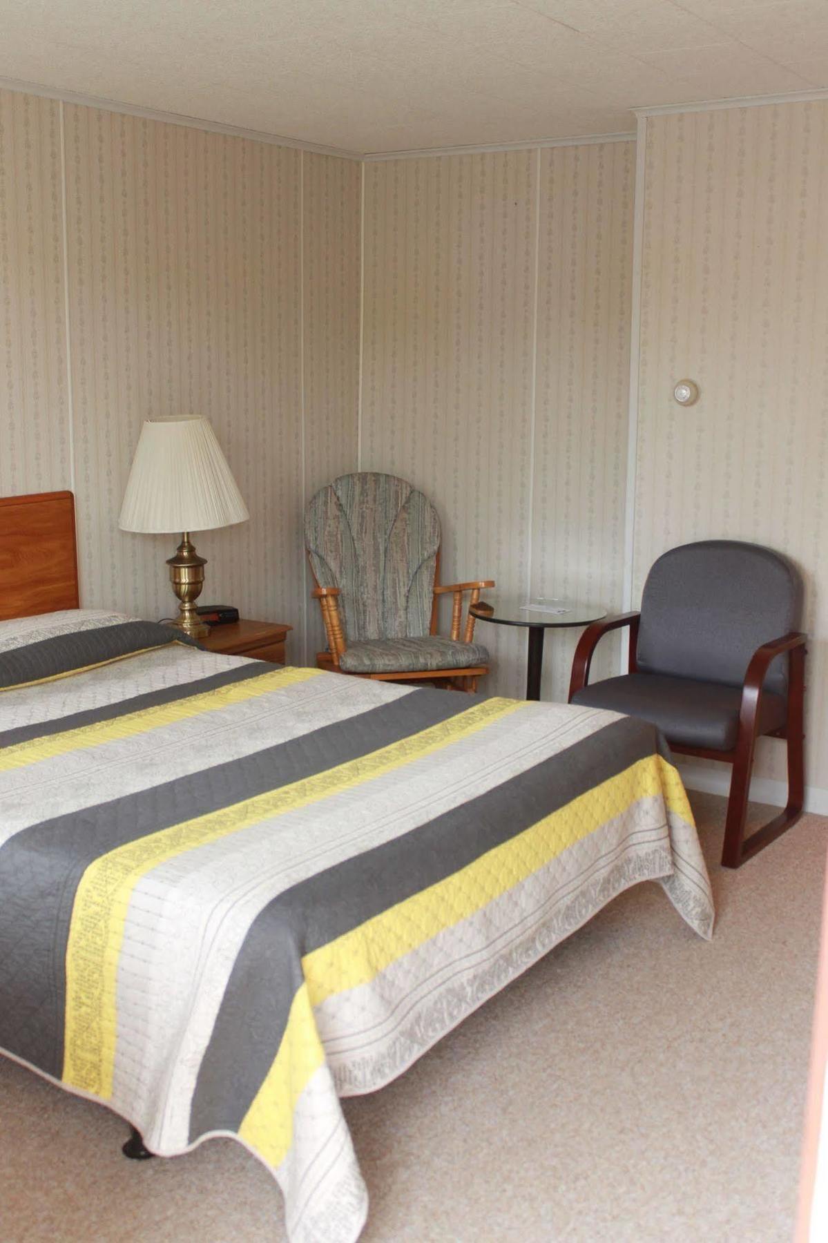 Acadia Gateway Motel Трентън Екстериор снимка