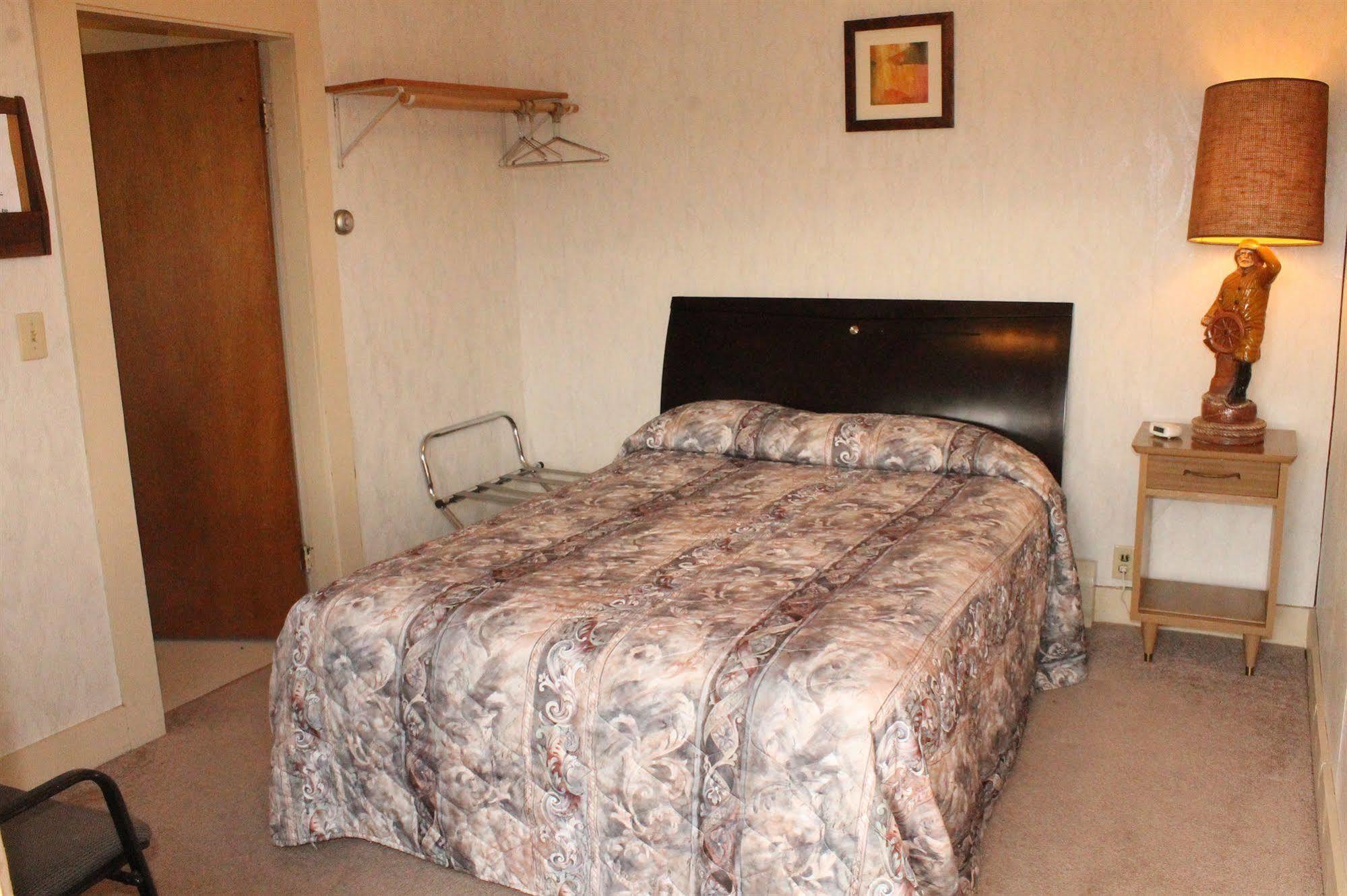 Acadia Gateway Motel Трентън Екстериор снимка