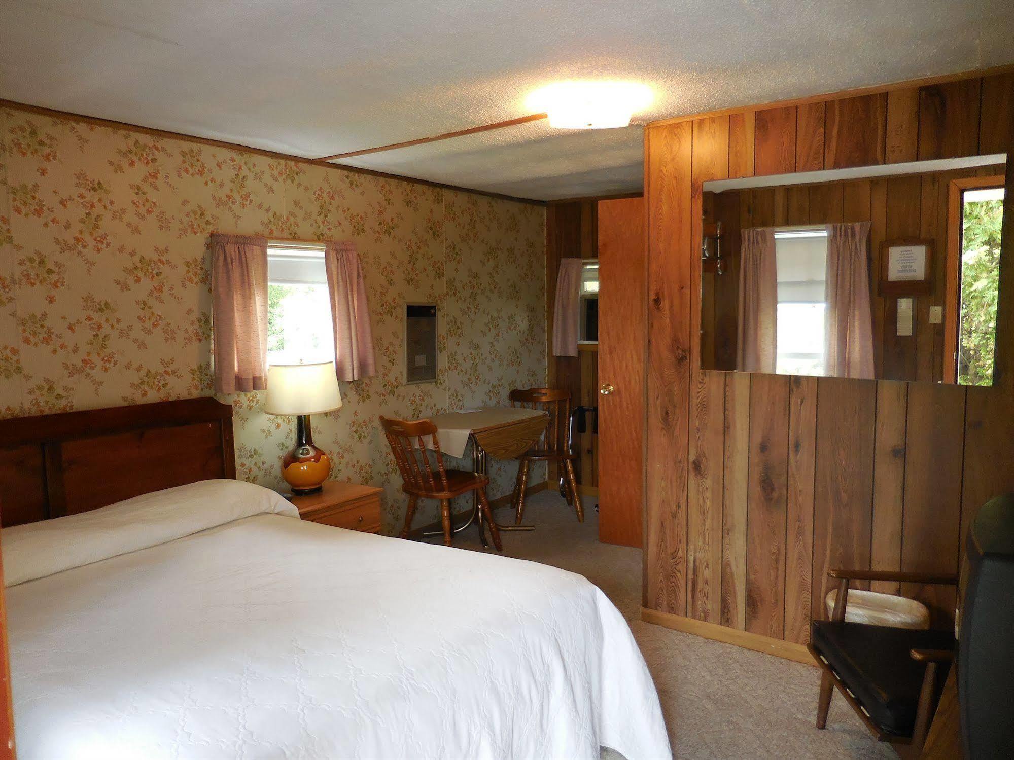 Acadia Gateway Motel Трентън Екстериор снимка